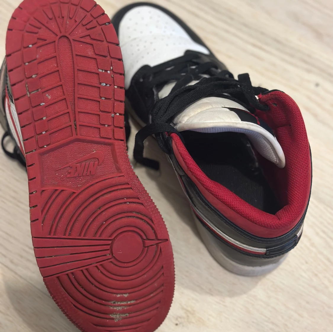 Nike Air Jordan 1 svart/vit/röd - 3