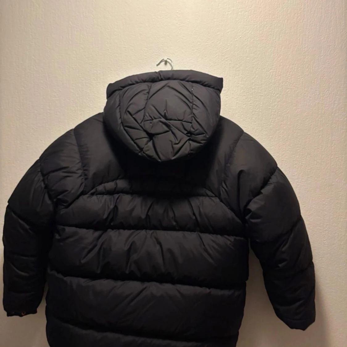 Svart dunjacka från Fjällräven - 1