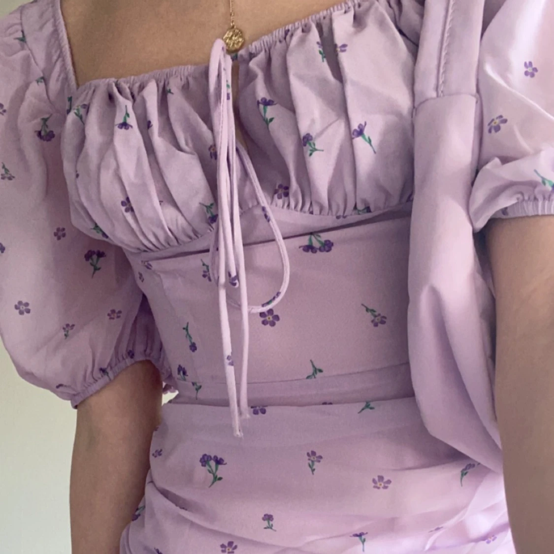 Ljuslila blommig kortklänning från Adoore - 1