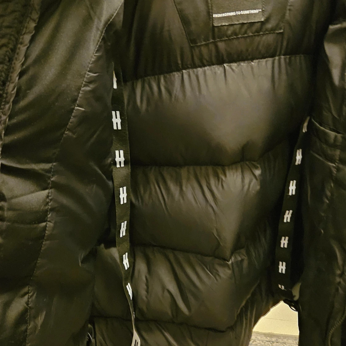 Svart pufferjacka från Hoodrich S - 1