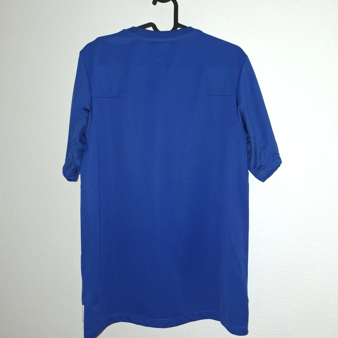 Blå och vit Umbro fotbollströja S - 1