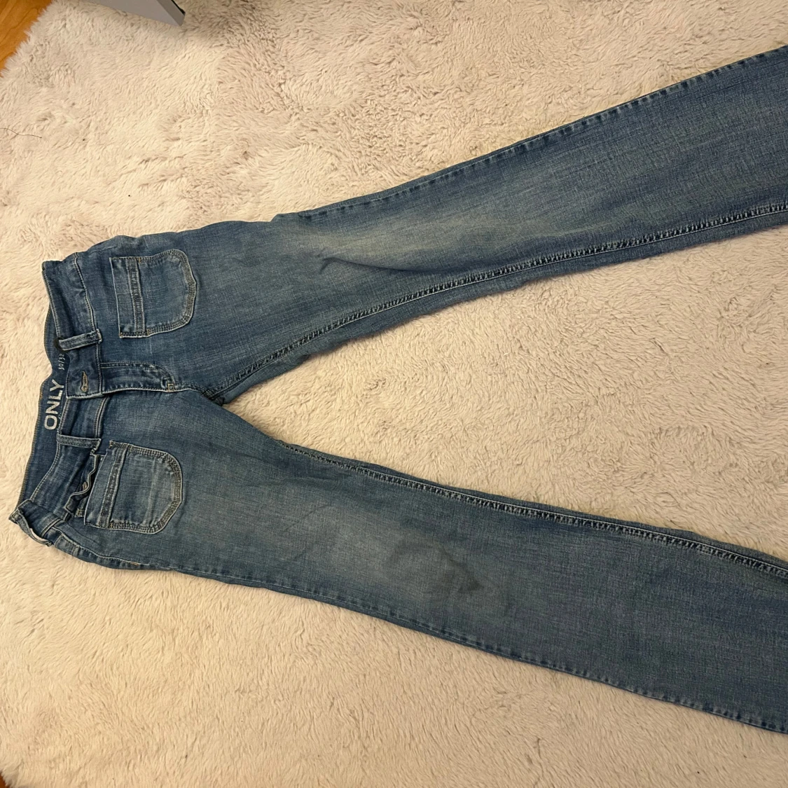 Blå bootcut jeans från ONLY, 30/32