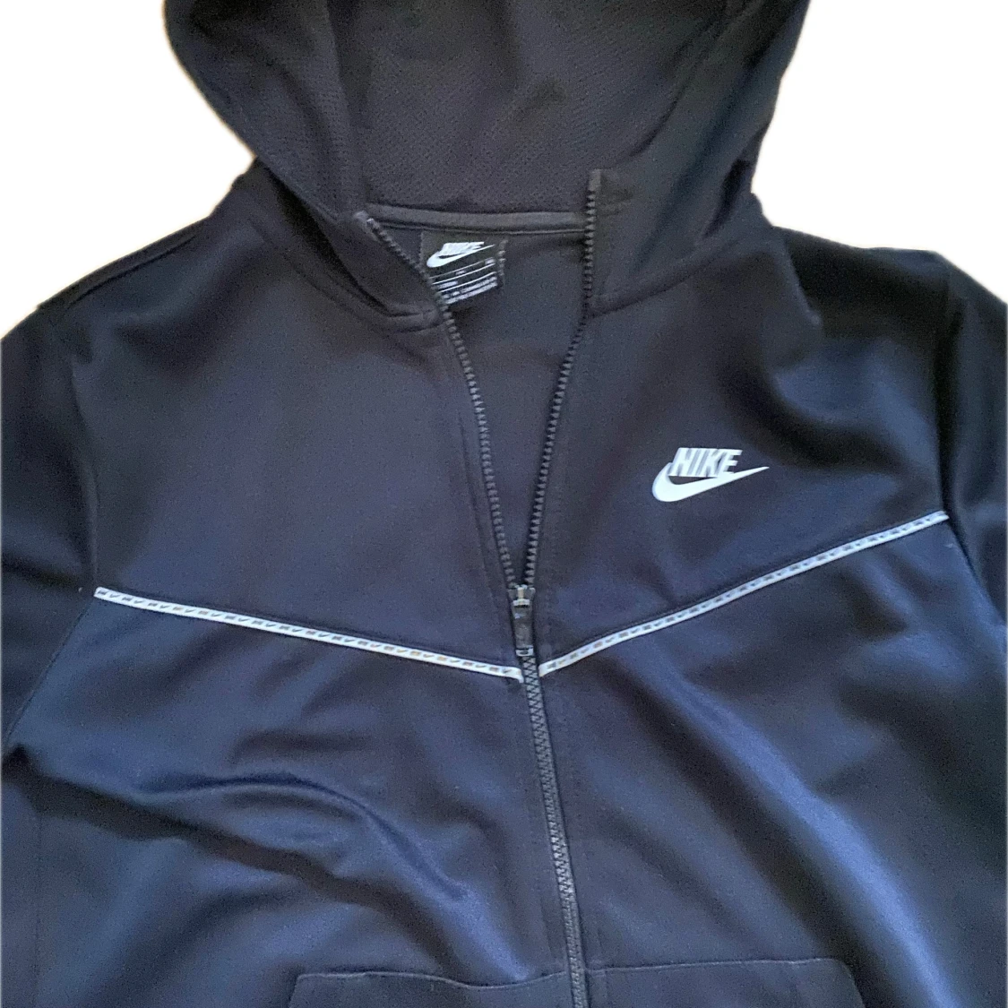 Svart hoodie från Nike med dragkedja - 1