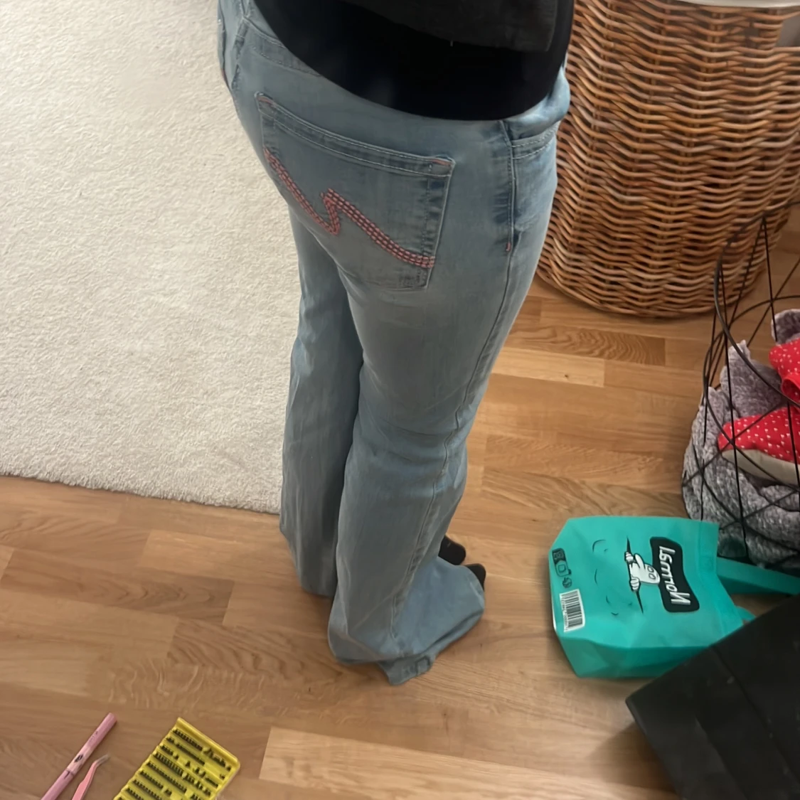 Bootcut jeans från Nelly ljusblå - 4