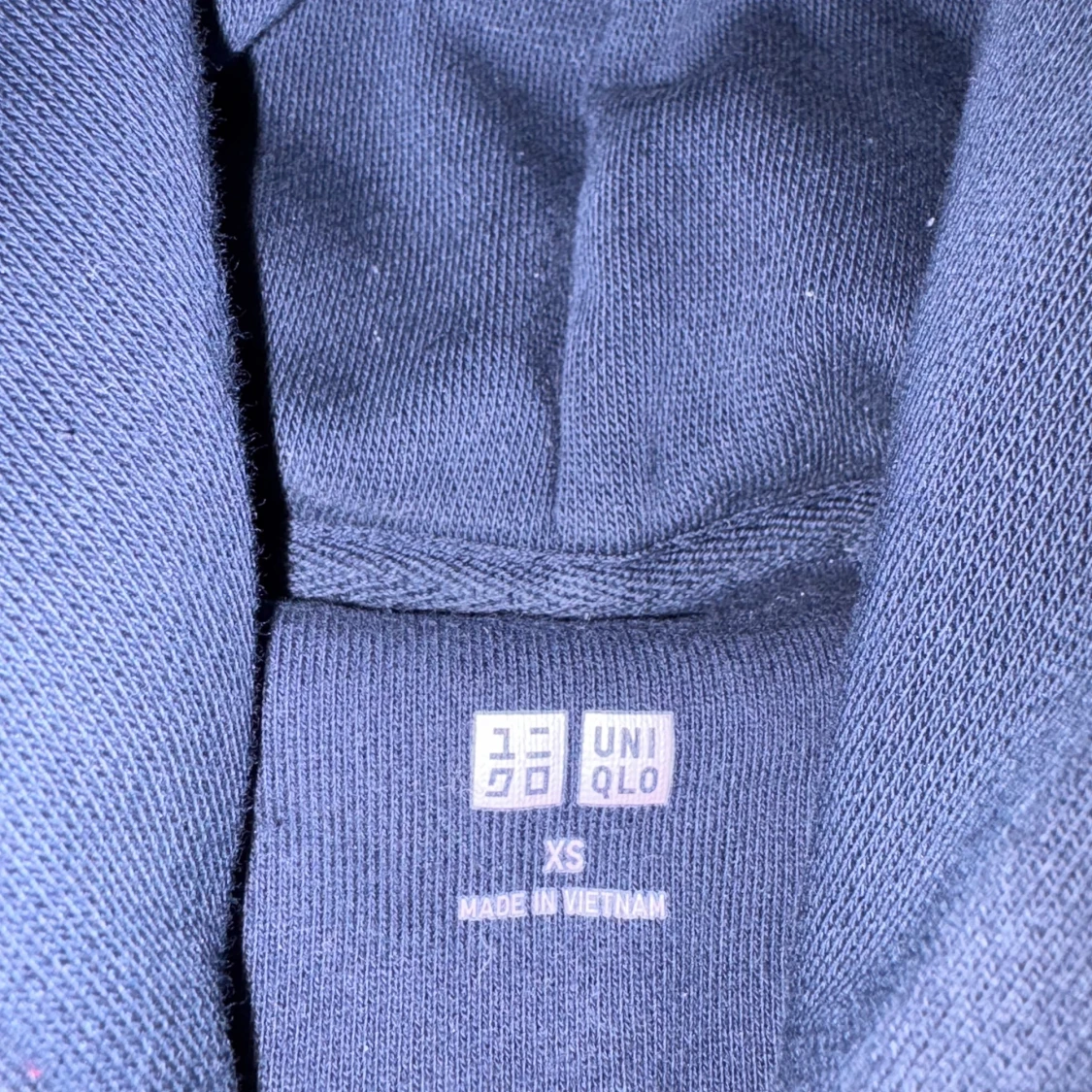 Marinblå hoodie från Uniqlo - 3