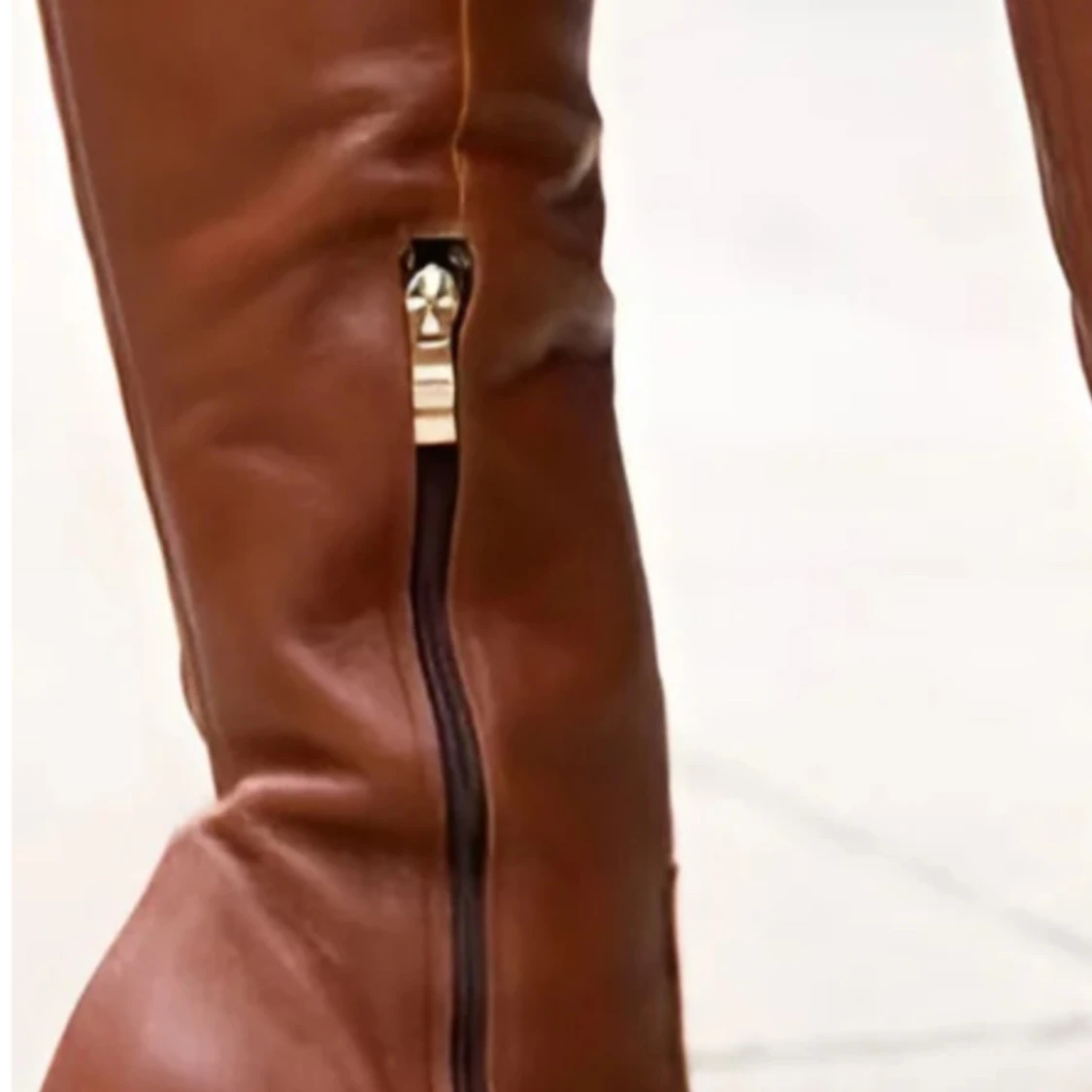 Svarta och bruna stövlar med dragkedja - 4