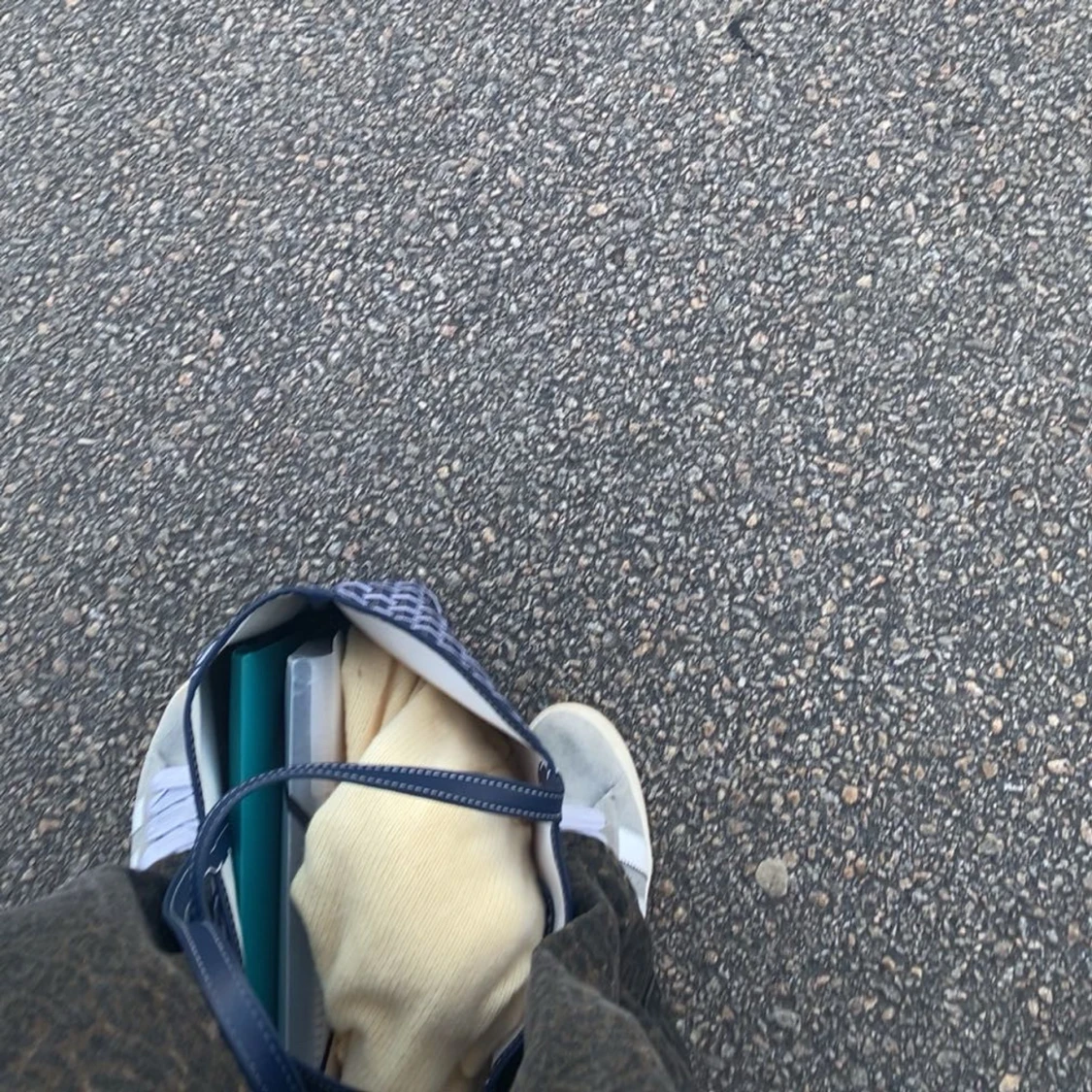 Blå och vit mönstrad shoppingväska - 2