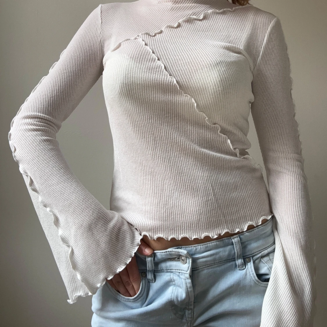 Vit långärmad topp  - 1