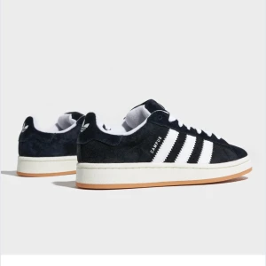 Svarta Adidas Campus 00s - Säljer mina adidas campus 00s!!💕