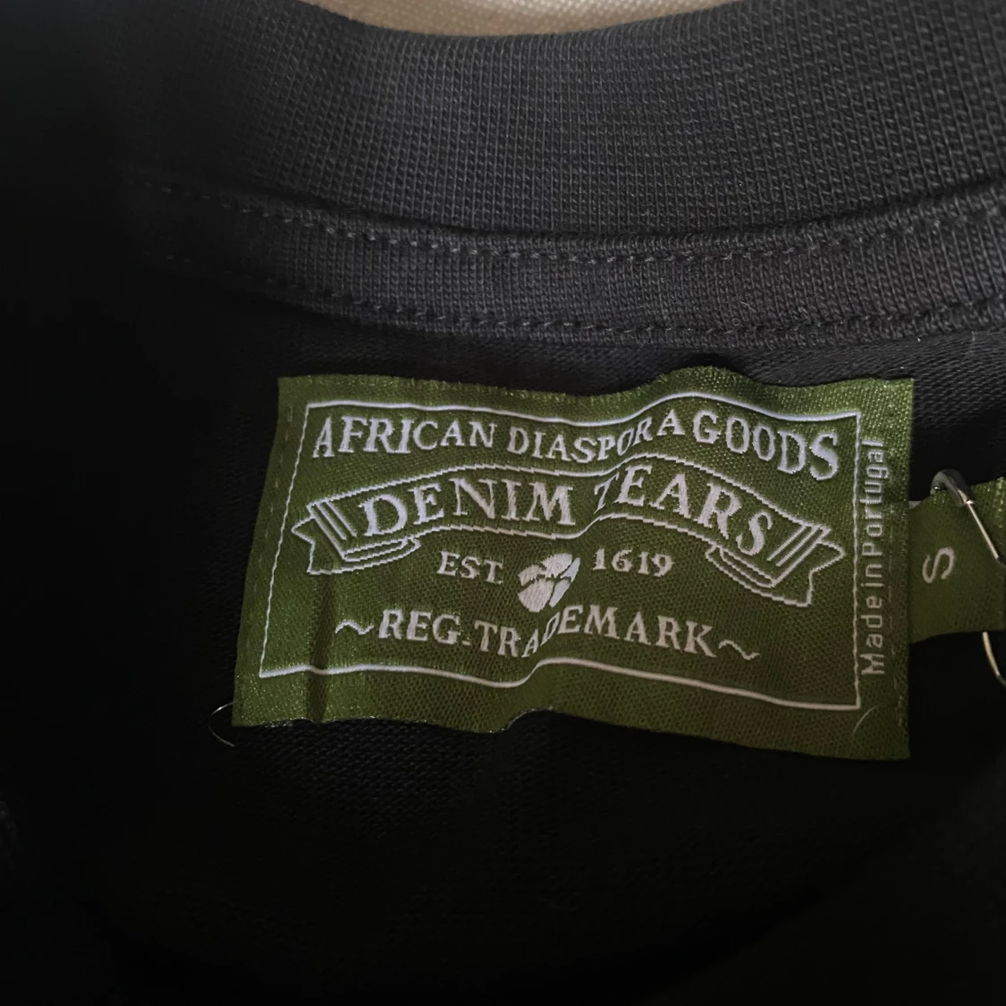 Svart tröja från Denim Tears - 1