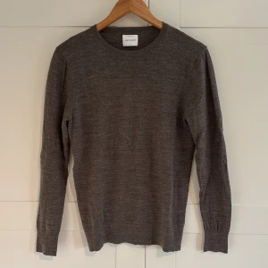 Tröja från a day’s march - Tja! Säljer en stilren stickad tröja från a day’s march. Storleken är S. Materialet på tröjan är merino ull. Pris kan diskuteras! Vid några funderingar är det bara höra av sig! 