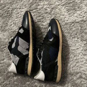 Valentino rock runners - Snygga Valentino Rockrunners nästan som nya. Dustbag och box finns med 