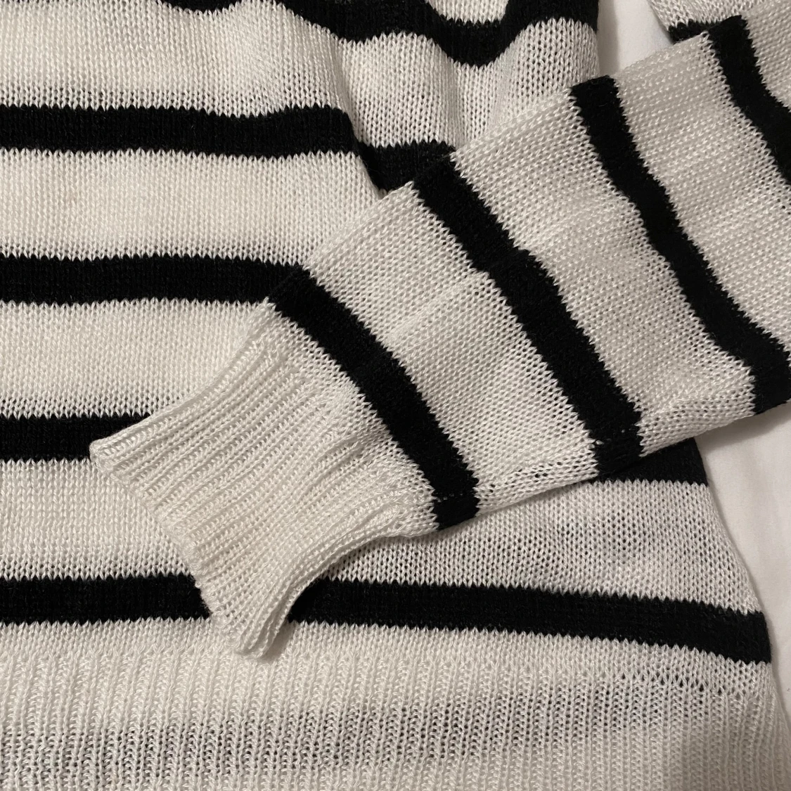 Randig stickad tröja - 1