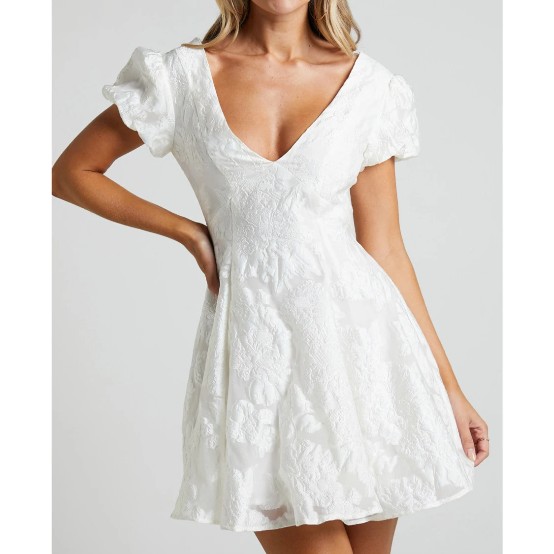 Vit puffig klänning - 2