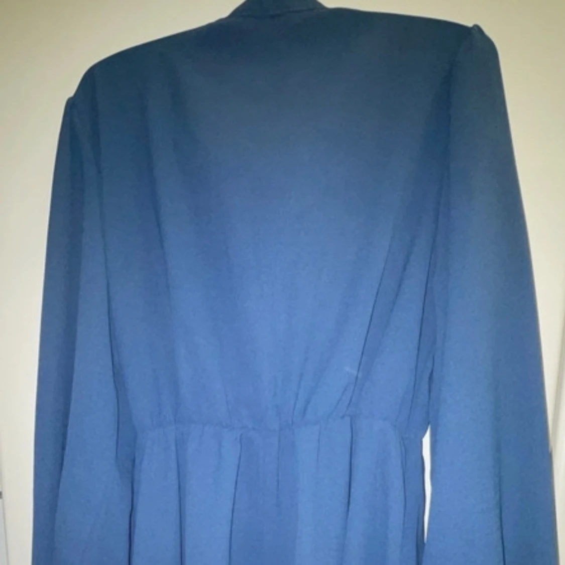 Blå klänning med knyt - 1