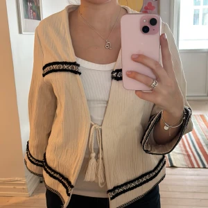 Kofta  - Kofta från zara, knappt använd! 