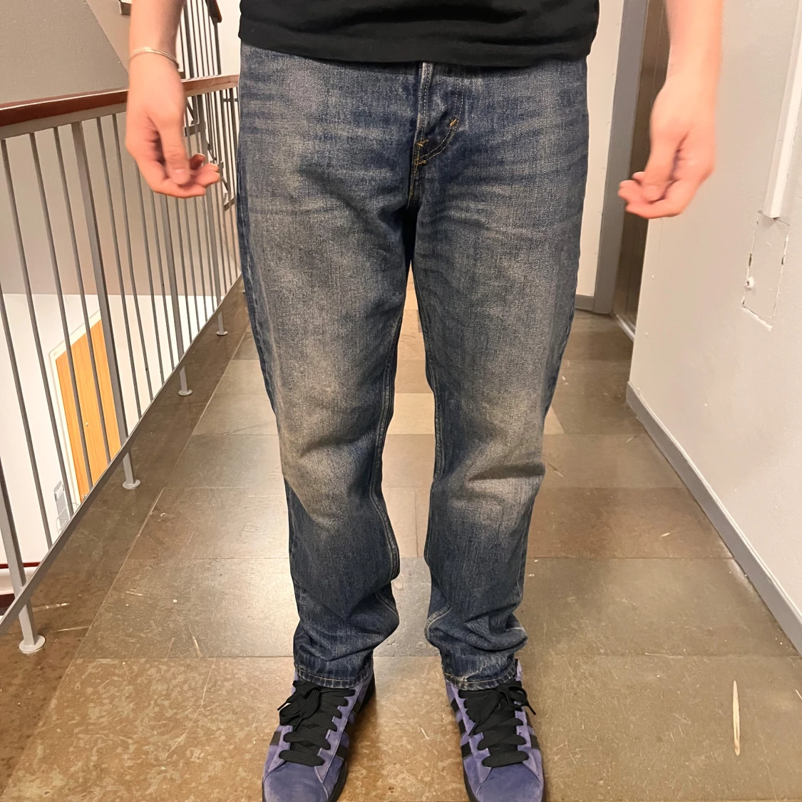 Blå jeansbyxor från H&M - 1