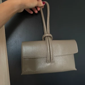 Clutch - Använd fåtal gånger, nypris 990 kr