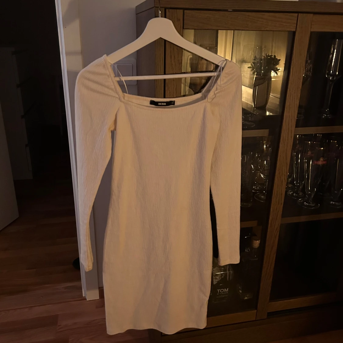 Ljus klänning från Bik Bok