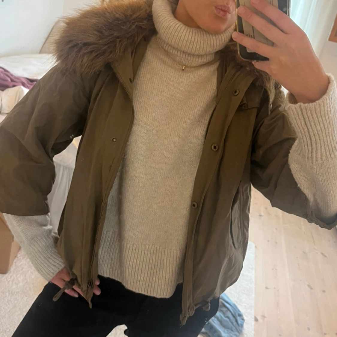 Trekvart jacka pälskrage!