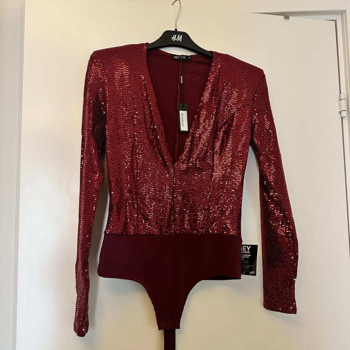 Röd glittrig bodysuit från NLY One - 1