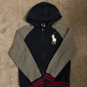 Ralph Lauren Zip-Up Big Logo - Skit fet zip-up med chief keef-style logo i mycket bra skick.
