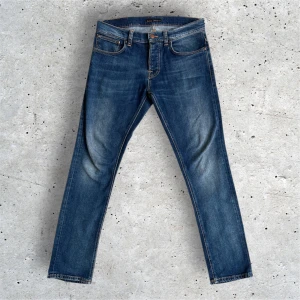 Nudie jeans Grim Tim | 32/32 - Tvärgata nudies med slim fit | sitter som 31/32 | nypris 1600kr | Inga skador | modell på bilden är 187 cm, 72kg |