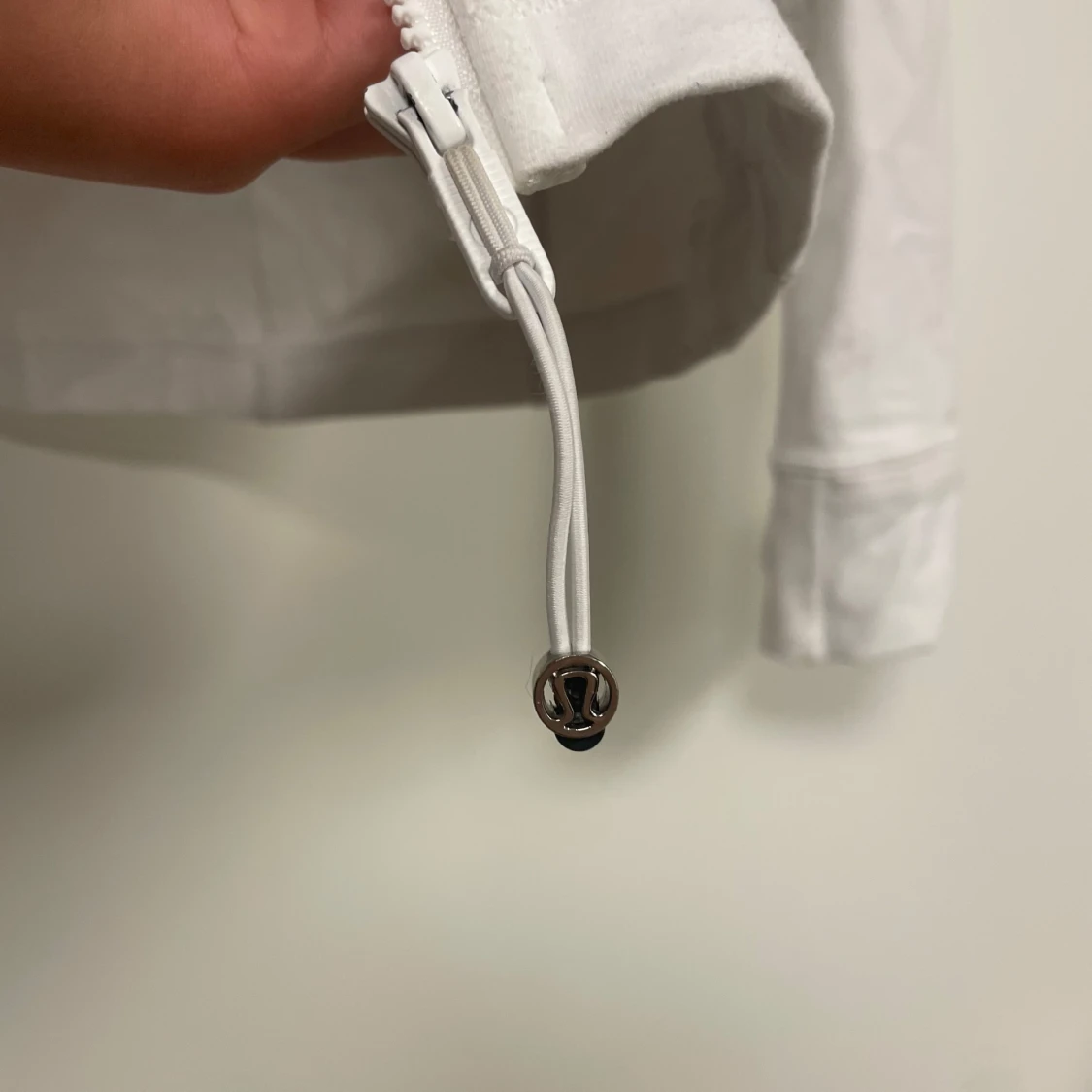 Vit träningsjacka från Lululemon - 3