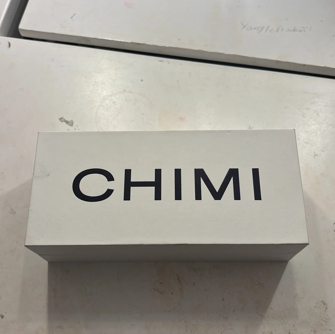 Gråtonade solglasögon från CHIMI - 4