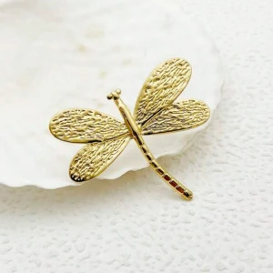 Guldfärgad ring med trollslända - ❤️Stainless steel ❤️ Unik ring i guldfärg formad som en trollslända. Knappt använt. Ringen går att ändra storlek på. 