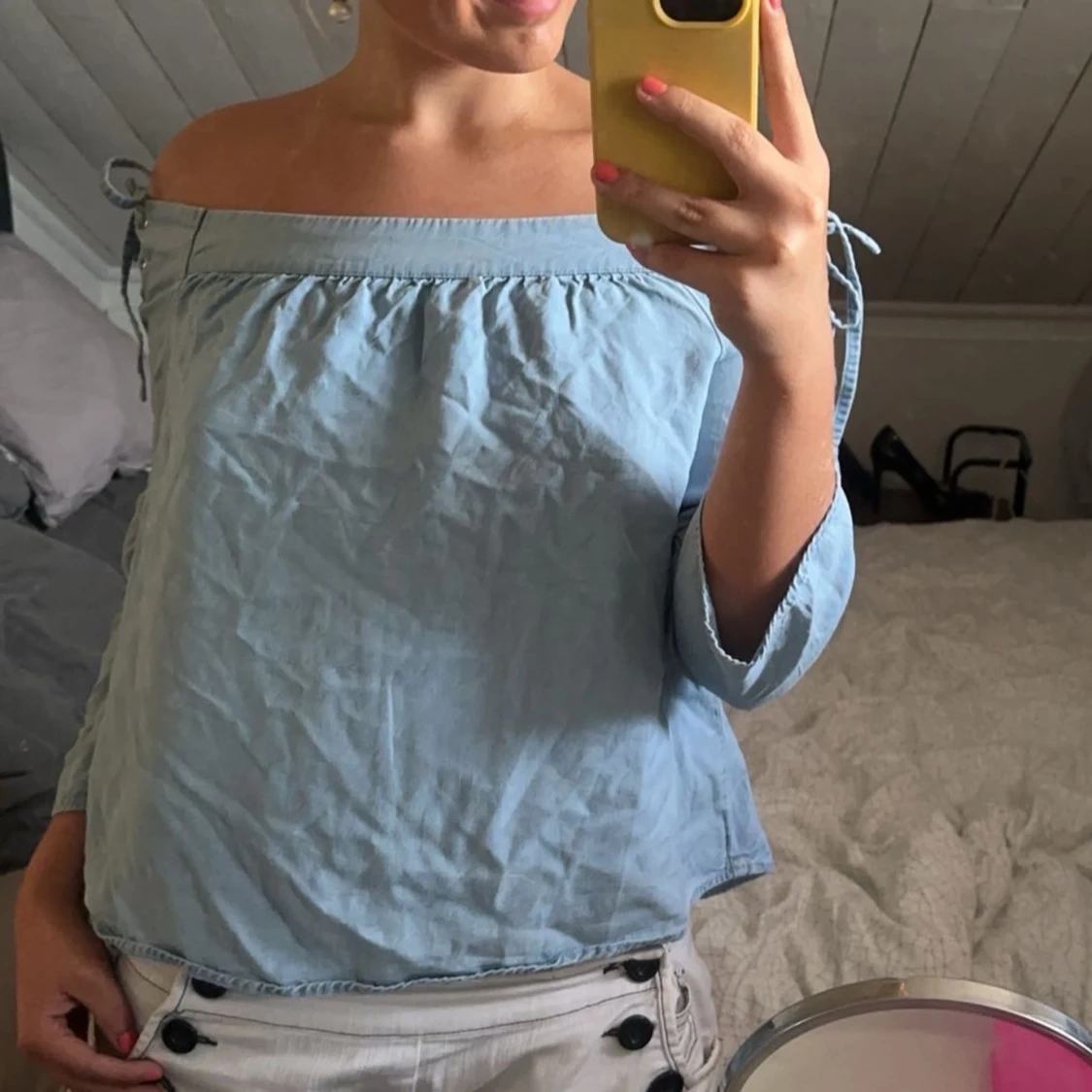 Ljusblå offshoulder blus med snörning - 1