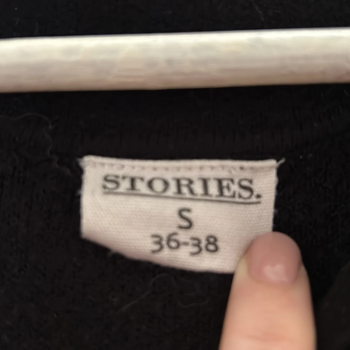 Svart stickad tröja från Stories - 2