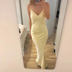 Gul klänning - Superfin gul balklänning från Billy J💕jag är 168 cm
