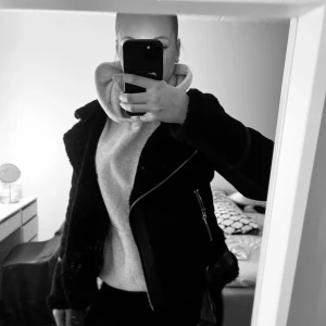 Zara jacket - Warm and stylish jacket from Zara originally bought from Plick, used but in good condition!