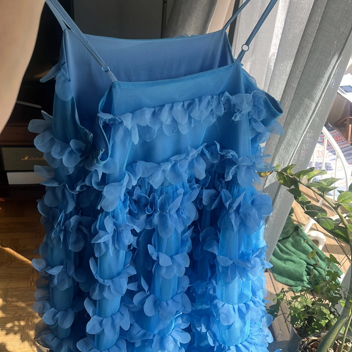 Blå volangklänning från YAS - 4