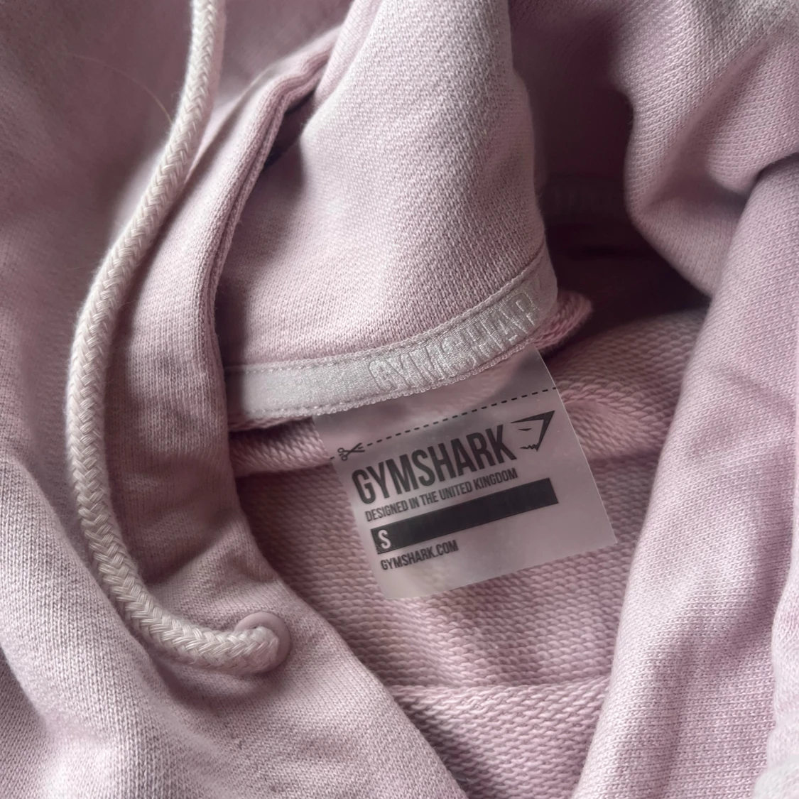 Ljusrosa croppad hoodie från Gymshark - 3