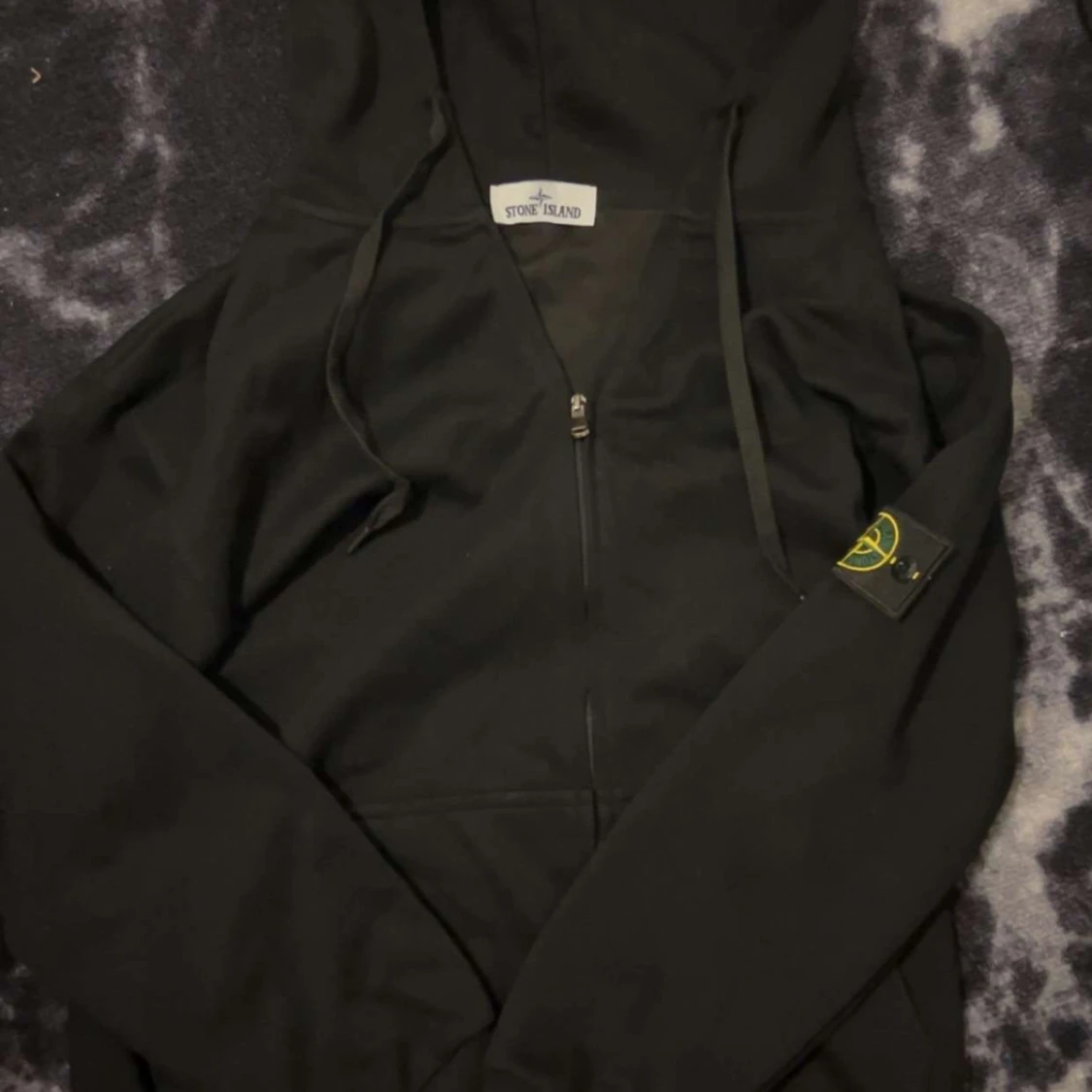 Svart hoodiejacka från Stone Island