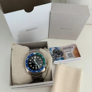 Seiko  - Det Säljer en Seiko Prospex tropical lagoon special edition turtle. Den är i väldigt bra skick inga skador. Bara höra av sig vid frågor👊