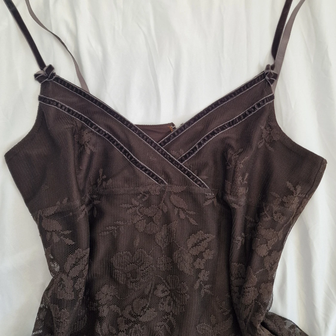 Brunt spetslinne  - 2