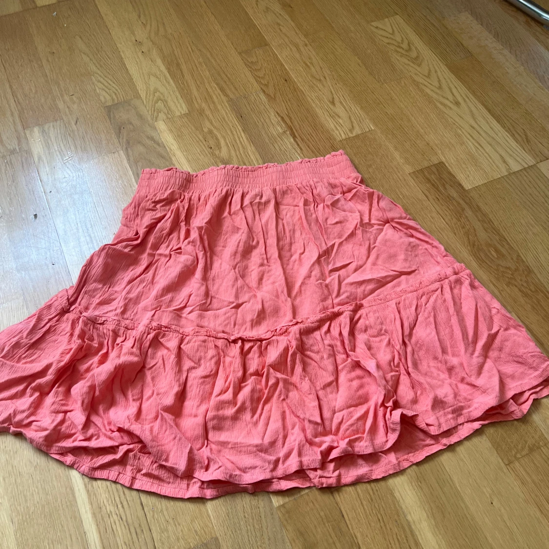 Korallrosa volangkjol i bomull  - 2