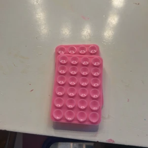 2 st Rosa dubbelsidig octobuddy man  har på mobilen - Säljer 2 st  rosa pop grejer som man har på mobilen så den kan sitta fast på väggar/speglar och sånt💓70 kr för båda tillsammans (passa på att köpa nu me fri frakt de försvinner snart)