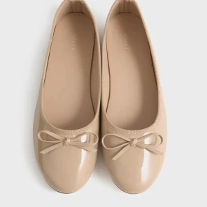Beige ballerinaskor från Nelly - Snygga nya beige ballerinaskor från Nelly! Säljer dessa för att de tyvärr e för tajta på mig  de är endast testade !