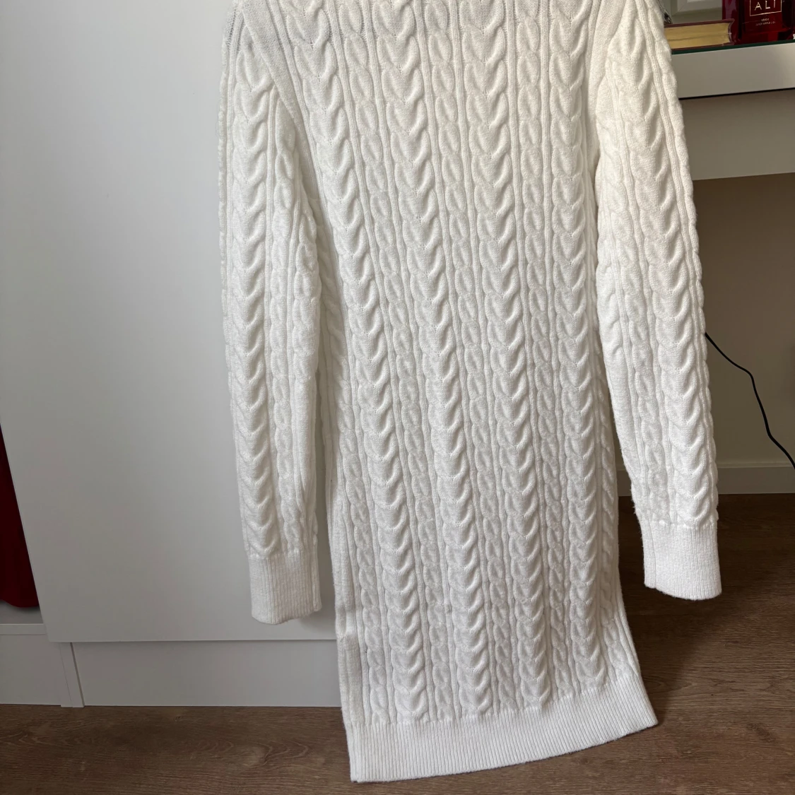 Vit stickad klänning  - 3