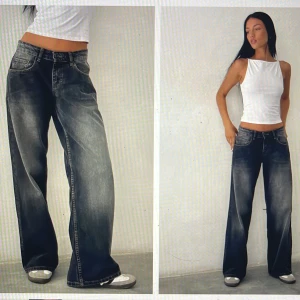 Wide jeans från Motel Rocks, svart - Säljer ett par svarta jeans från Motel Rocks med breda ben och är low-waist. Jeansen har en cool, tvättad finish. Helt oanvända då de är för små. Midja: 76cm Innerbenslängd: 77cm Längd: 102cm Köpt för 71€. Säljs för 700kr+frakt 