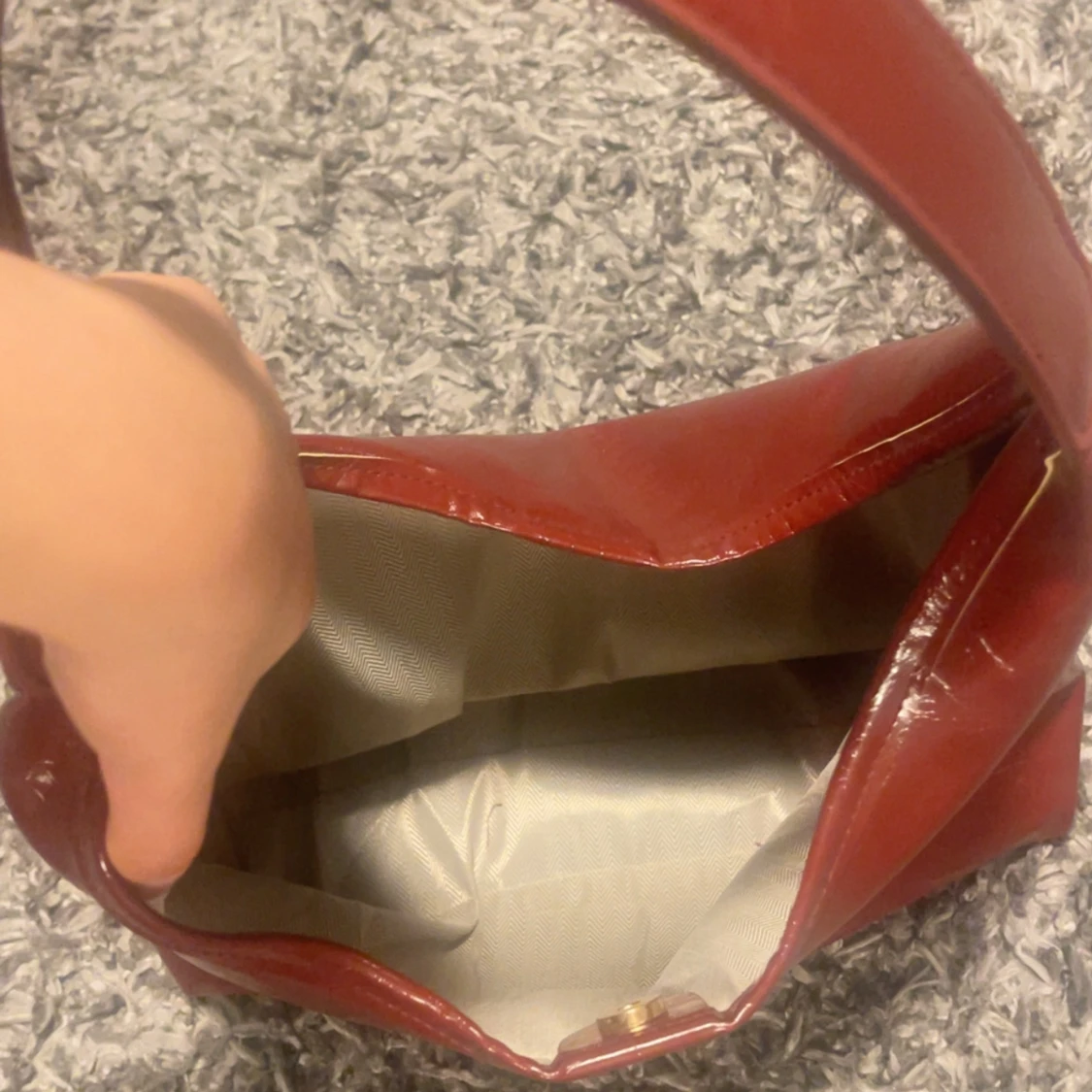 Vinröd axelväska i skinn - 3