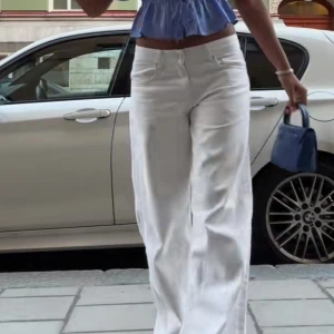 Låg midjade flare jeans - Så snygga lågmidjade flare jeans! Aldrig använda!! Helt slutsålda!! 🙌🏽🙌🏽 (Fold up flare jeans)