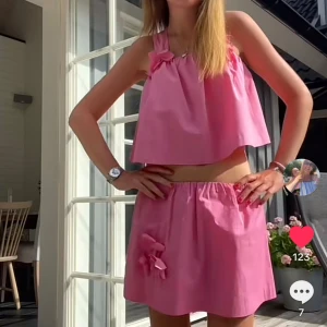 Zara kjol - Säljer kjolen till detta setet! Använd en gång💞💞passar storlek S eller XS💞