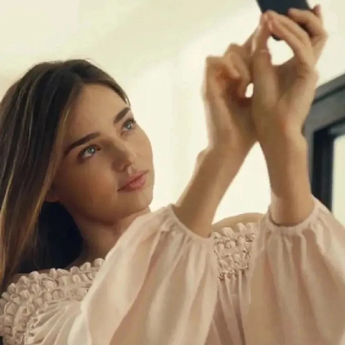 Ljusrosa offshoulder blus med volang - 3