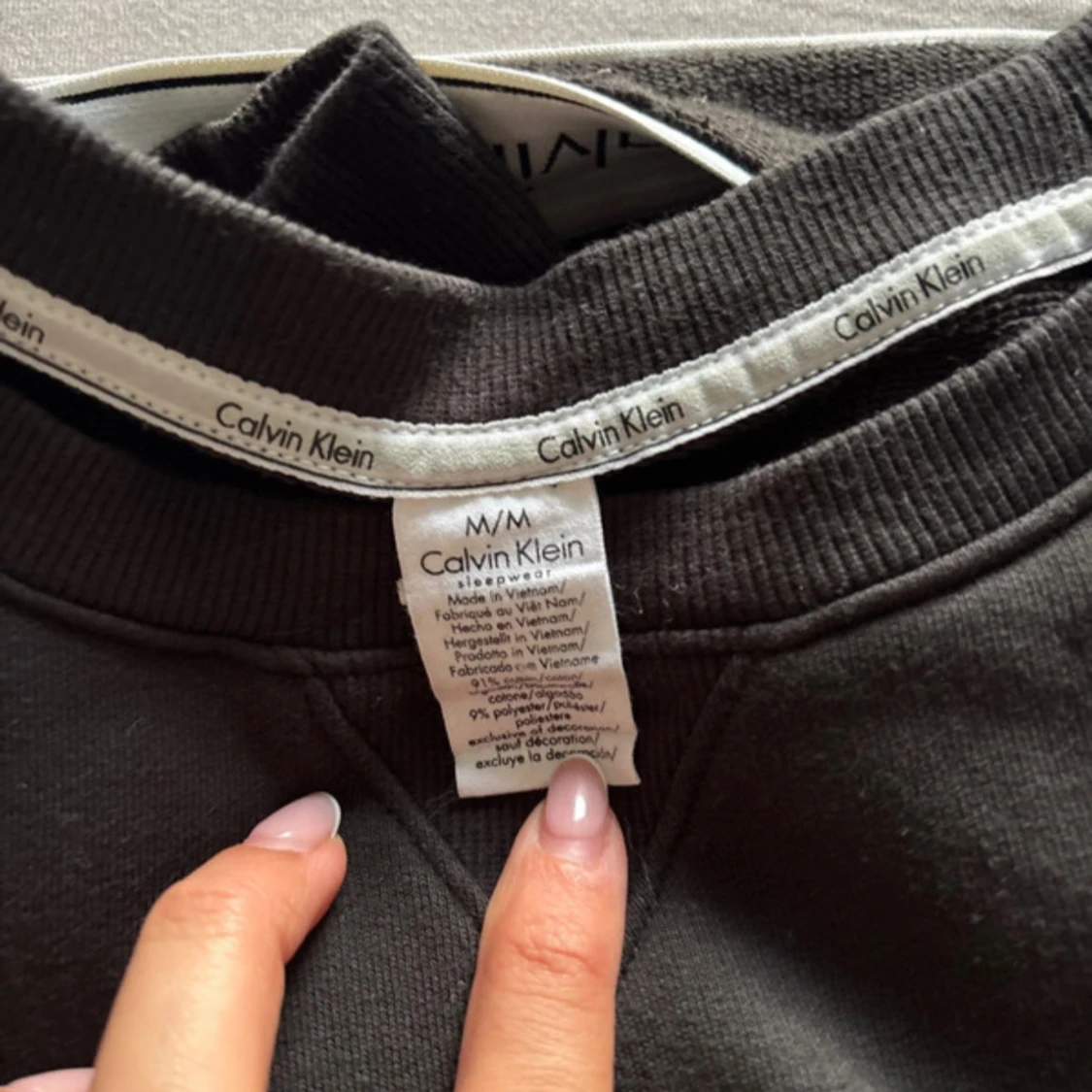 Svart Calvin Klein sweatshirt M - 1