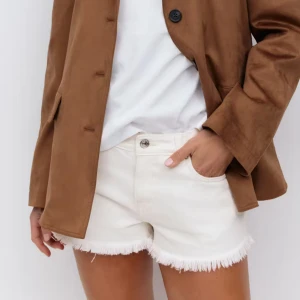 Jeans shorts - Vita lågmidjade jeansshorts från Gina tricot o storlek 36